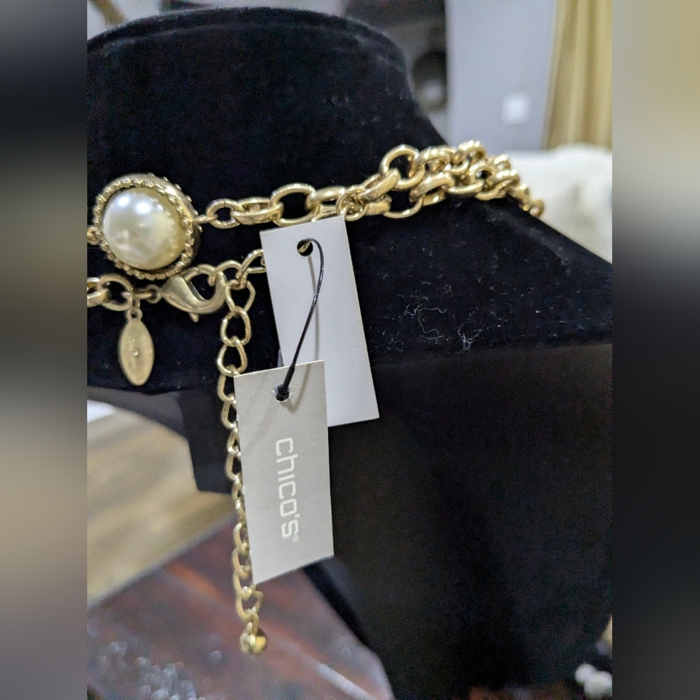 Elegant Gold and Pearl Necklace - Picture 6 of 6